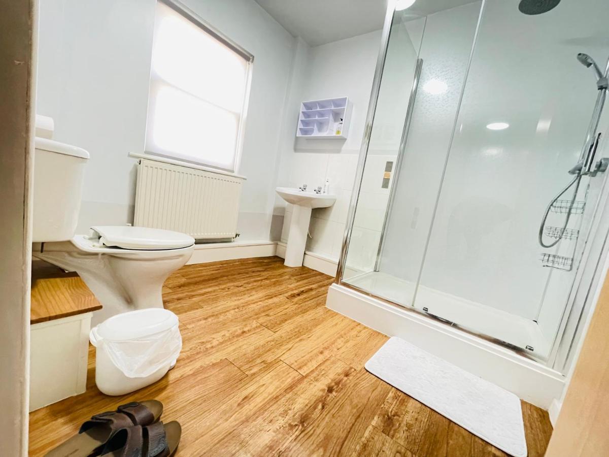 En-Suite For Family,Couple And Females Lancaster Exterior foto